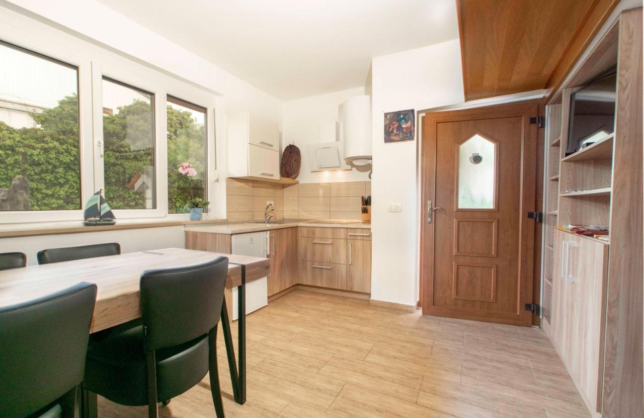 Apartmaji Pri Bosi Nogi Изола Екстериор снимка