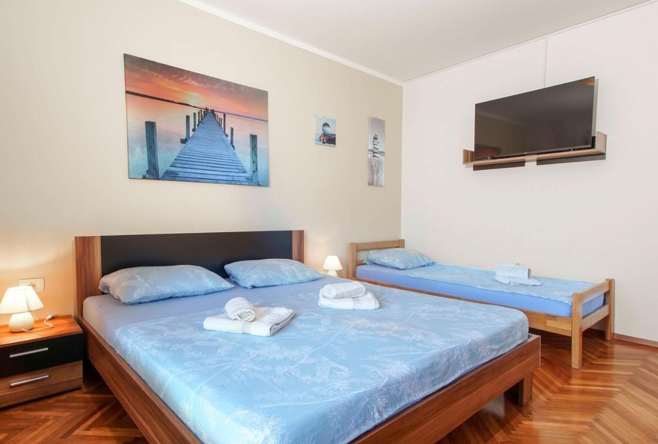 Apartmaji Pri Bosi Nogi Изола Екстериор снимка