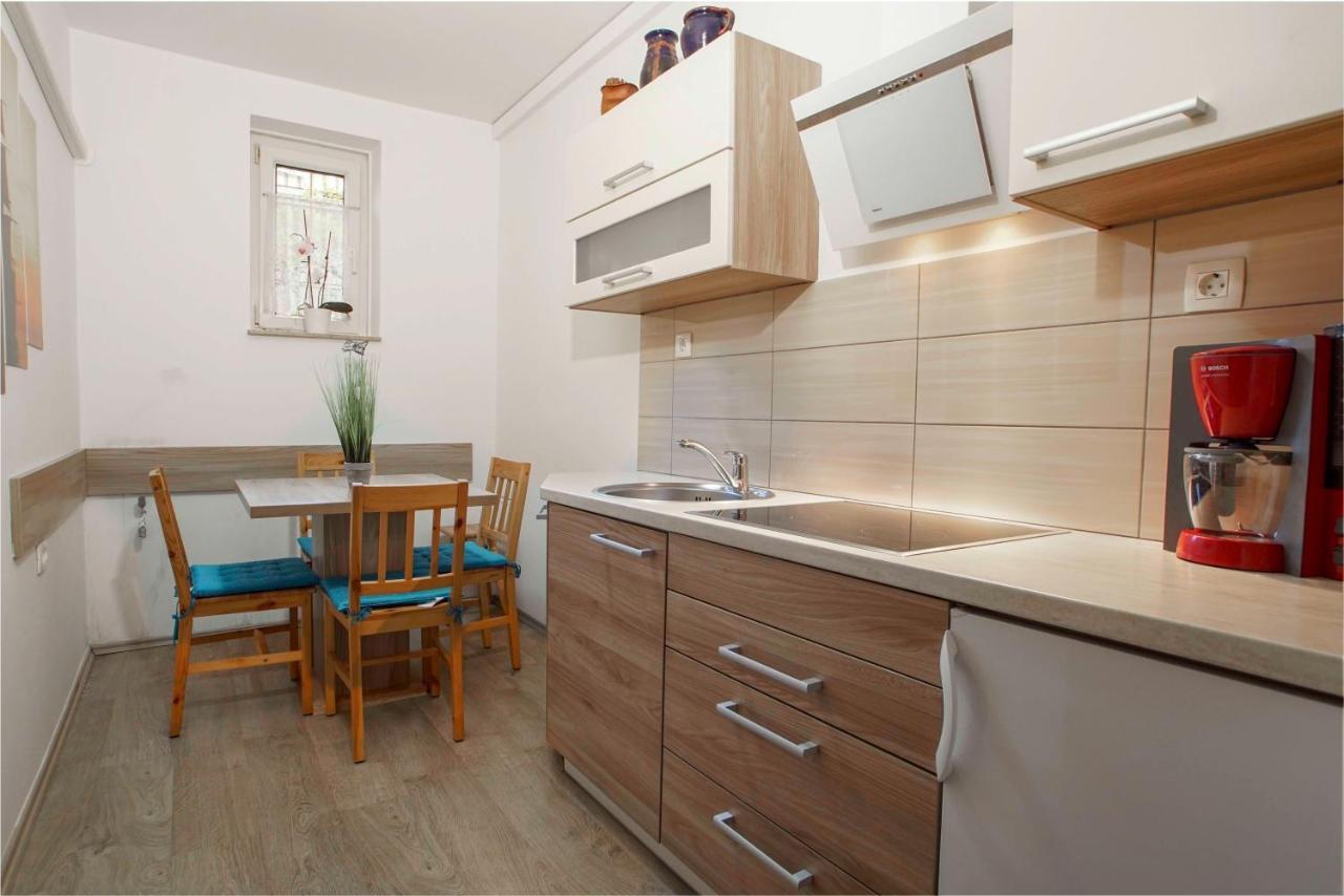 Apartmaji Pri Bosi Nogi Изола Екстериор снимка