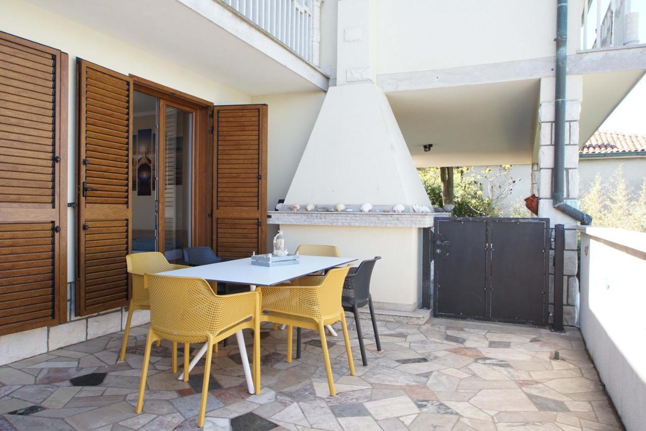 Apartmaji Pri Bosi Nogi Изола Екстериор снимка